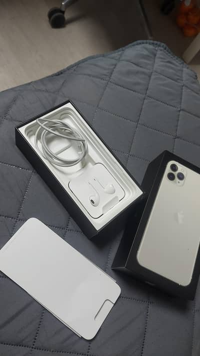 Iphone 11 pro max.  64 gb.
