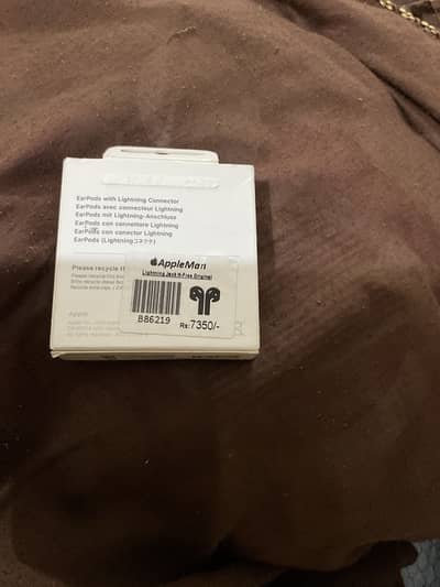 Apple Earpods lightning connector