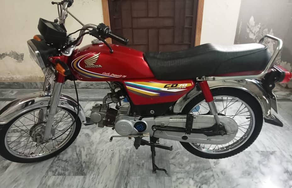 ہونڈا سٹی 70 ریڈ کلر 0