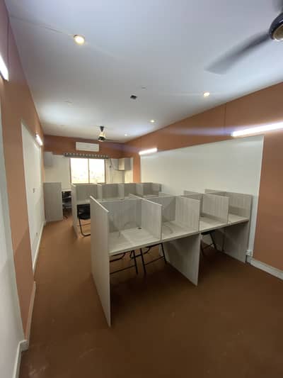 FULL FURNISHED OFFICE AVAILABLE FOR RENT ( OPPOSITE TO Bait Ul Mukkaram MASJID ) 24/7 ACCESS
