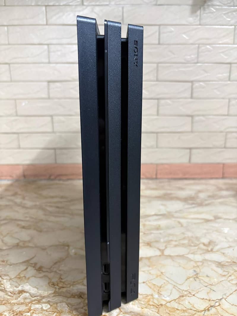 PS4 PRO 1TB 1