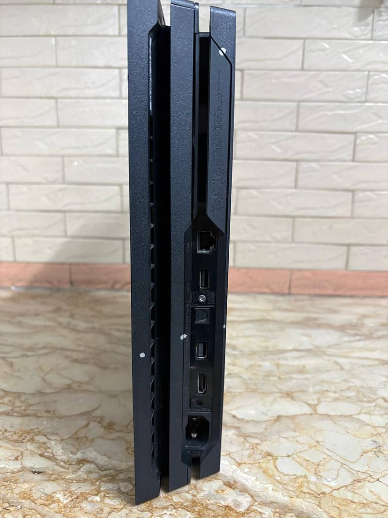 PS4 PRO 1TB 3