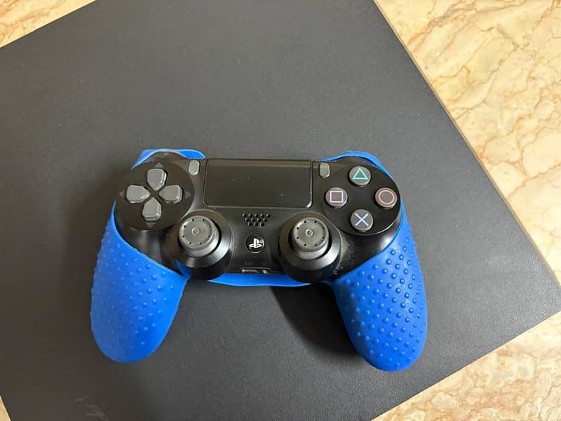 PS4 PRO 1TB 4