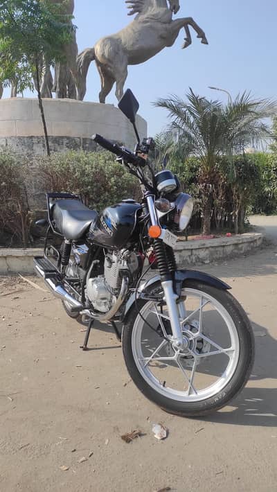 Suzuki GS 150 SE YEAR 2022 KMS Driven Bike 15,000 Call 0324 - 6105124