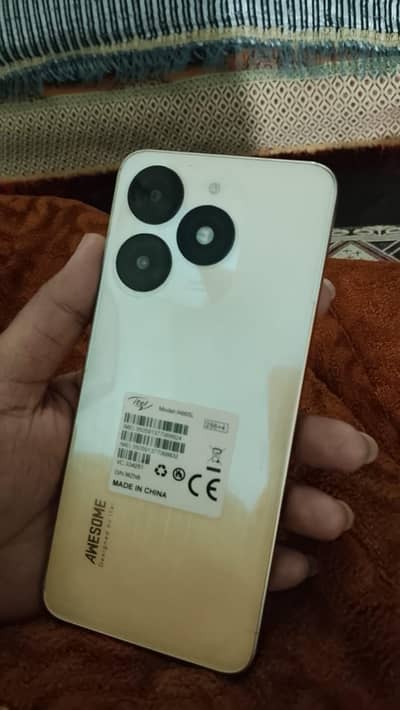 ital A70 4+4/256 full saf ok hai koi falt ni sirf mobile hai no box