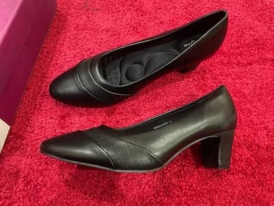 Mocciani heels with medicated sole(Black/Brown)