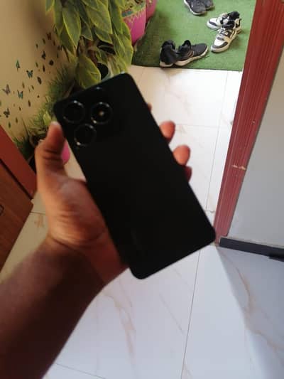 Realme c61 with box