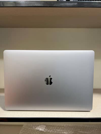 MacBook pro 2019 16_inch display