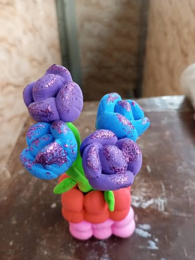 I am selling beautiful vase .