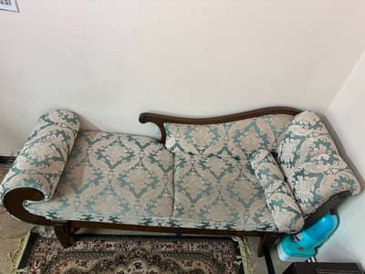Dewan sofa