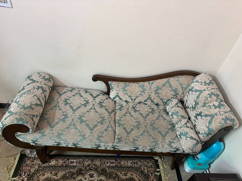 Dewan sofa 0