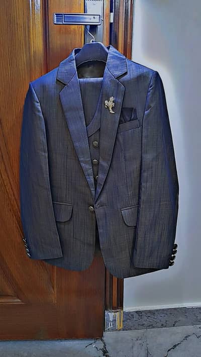 "New Fashion's 3-Piece suit for sale(size 24)-Excellent condition"