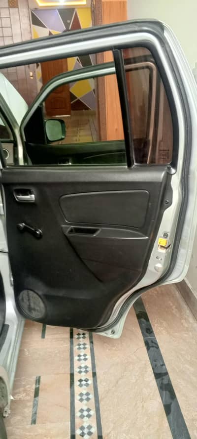 Clean and neat 2020 model contact 030075960500