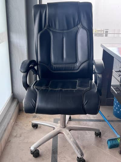 2 chair  And 2  office table for sale