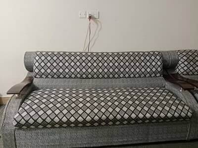 selling sofa set urgent
