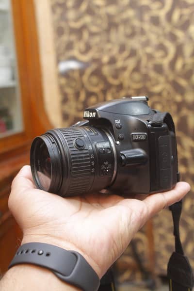 Nikon D3200 with 18 55mm lens Excellent condition