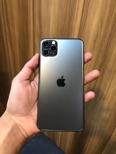 Iphone 11pro max for sale water pack phone pin pack condition 10/11