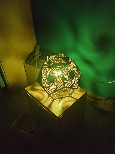 A FANTASTIC MULTIPURPOSE DECORATION PIECE