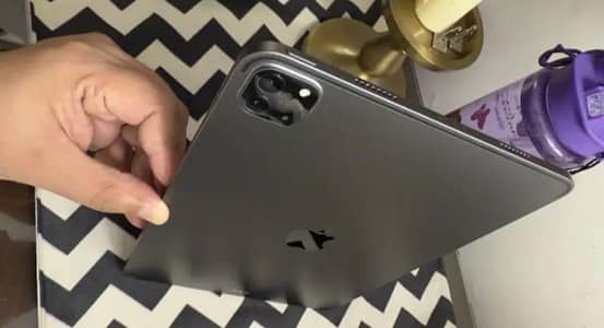 Apple iPad pro M1 chip good condition