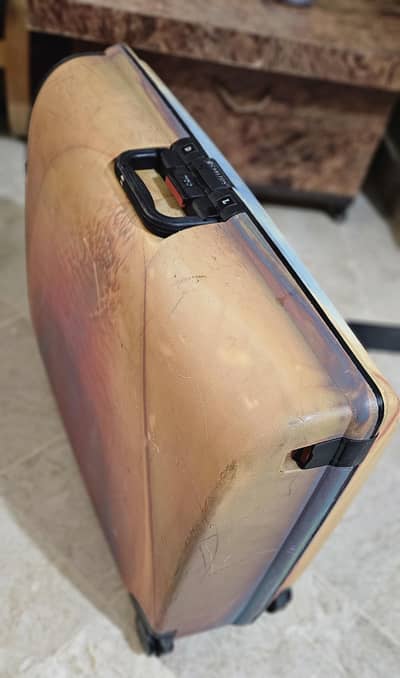Samsonite suitcase large size in very good condition