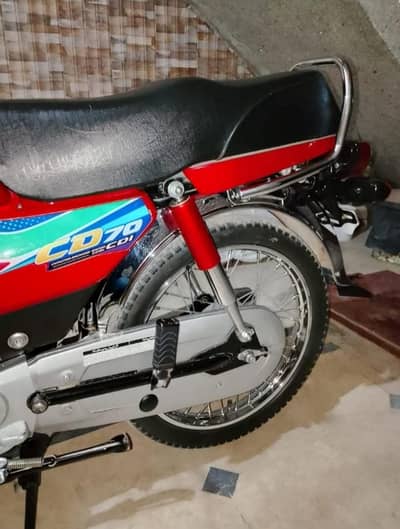 ہونڈا سیڈی 70 ہے بھائی