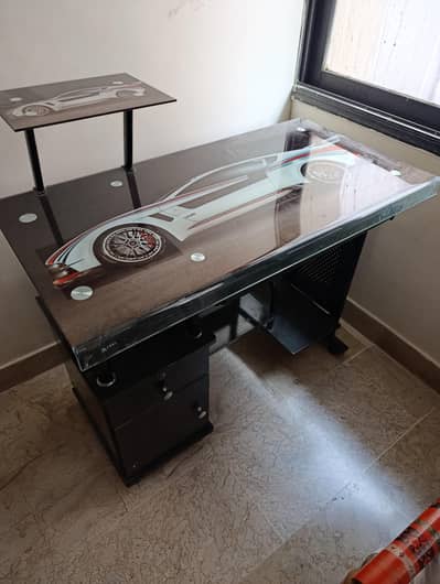 Computer table