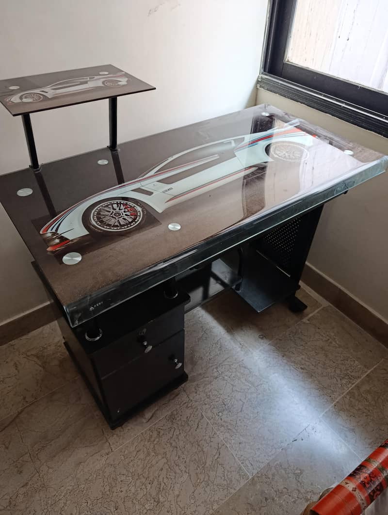 Computer table 0