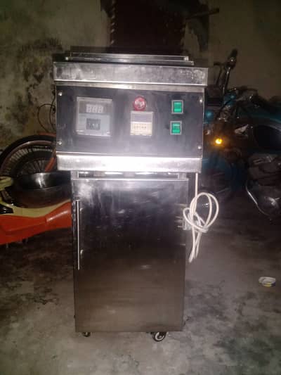 Commercial Electric Deep Fryer – 16 Liter (Like New)
