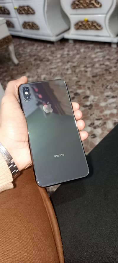I phone xs max ha  64 GB factory unlock