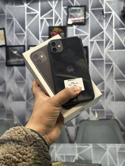 iphone 11 64GB Pta Approved display/battery msg