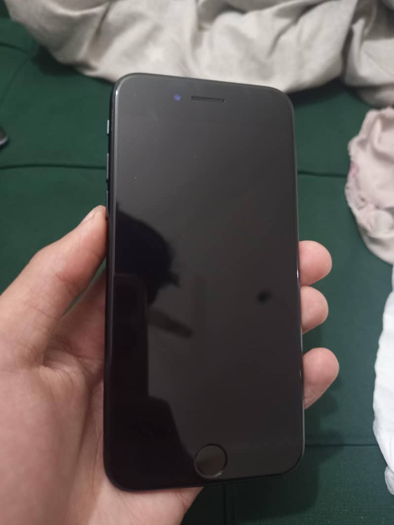 Iphone 7 10/10 condition 0