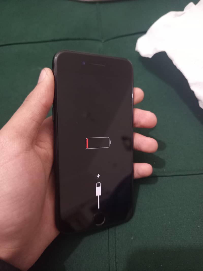 Iphone 7 10/10 condition 2