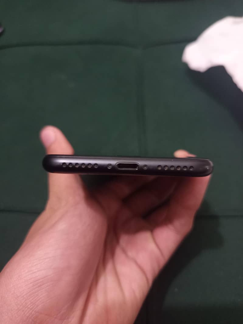 Iphone 7 10/10 condition 5