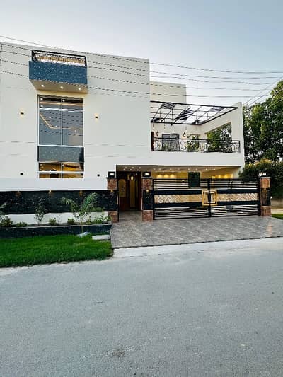 Buch Villas 9.35 Marla Corner House For Sale A+++ Construction Ideal Location