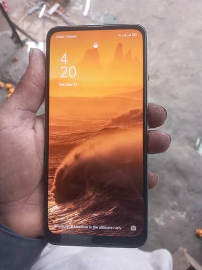 8/256 whit box charger