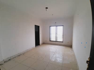 4 BED DD BRAND NEW FLAT FOR SALE KING HIGH RISE GULISTAN-E-JAUHAR BLOCK 2