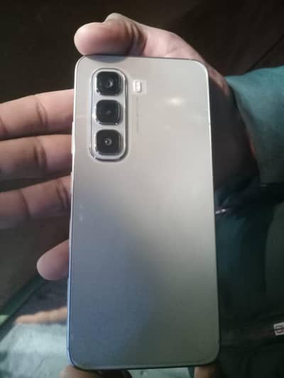 8/128 gb 10/10 by conduction exchange possible I phone 12 pro