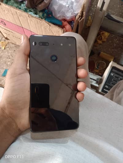 ESSENTIAL PH 1 (EXCHANGE POSSIBLE WITH GOOD DEVICE)