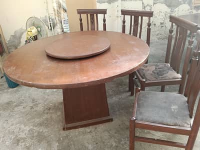 round dinning table