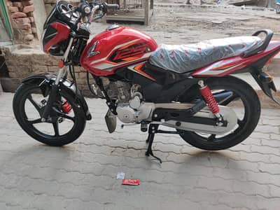 HONDA CB 125F 2025