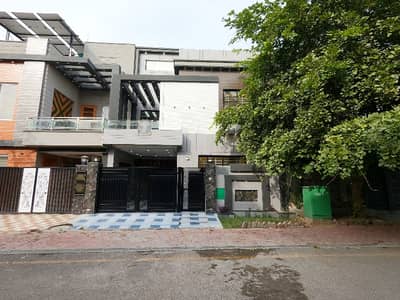 A Perfect House Awaits You In Bahria Town - Jinnah Block Lahore