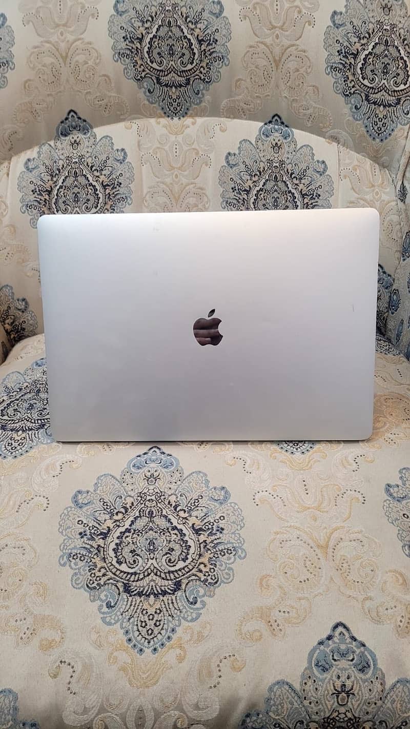 MacBook pro 2016 15” 0
