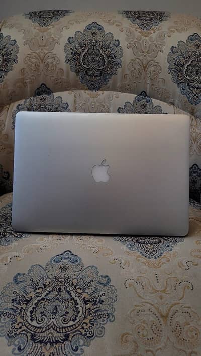 MACBOOK 2015 15” i7 16/256 with 2gb dedicated graphic card