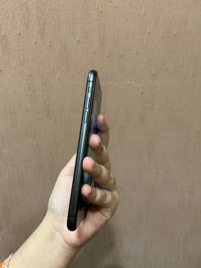 Iphone 11 factory unlock 64gb waterpack airtight battery health 92%