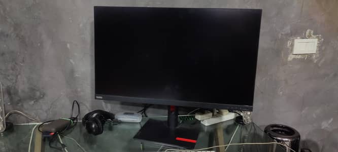 32 inch 4K LCD monitor