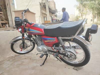 Honda bike 125 cc urgent//03252452658 for sale model 2006