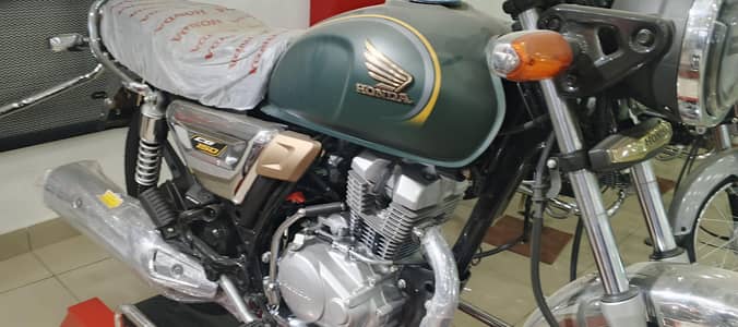 Honda CG150 Green Mat Available at AlKaram honda center 3s delar ship