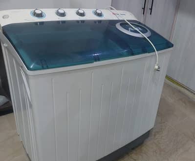 Just 1 year used full size new type ( Dawlance)