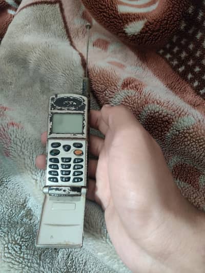 old vintage phone samsung