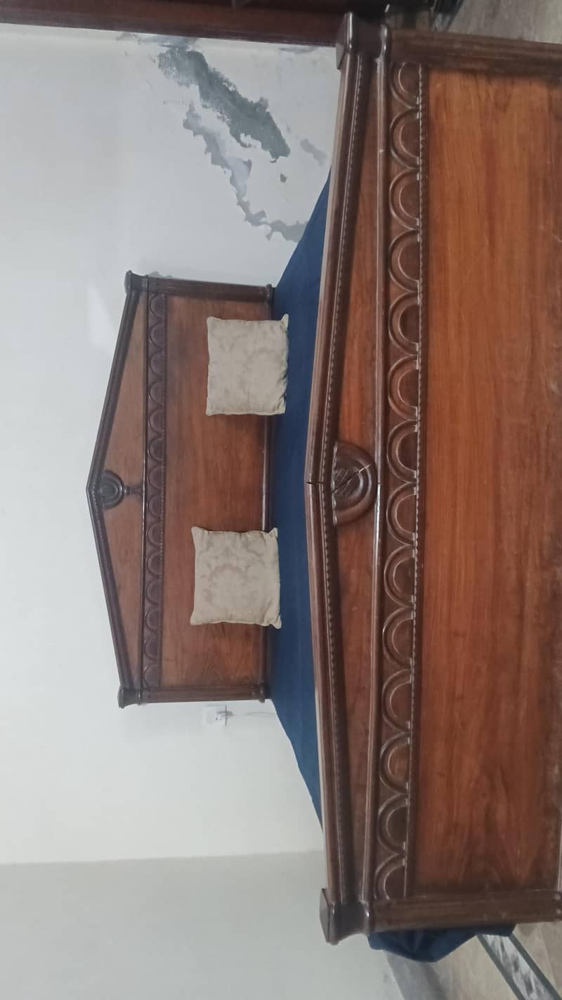 Bed with dressing table 2